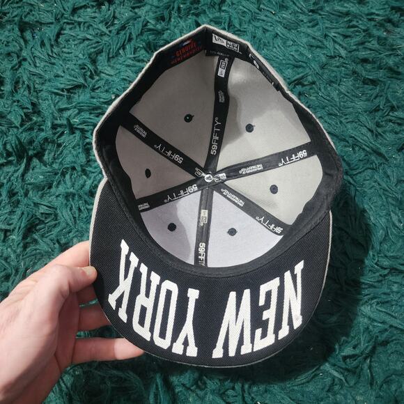 New York Yankees Hat Grey Black New Era 59FIFTY Fitted Cap Size 8 MLB - Picture 5 of 6